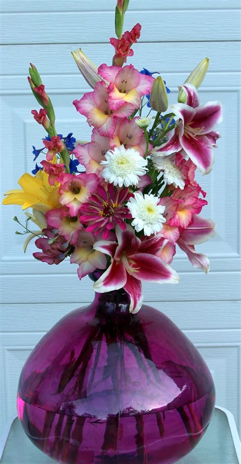 SUMMER ARRANGEMENTS WITH COLOR - Use a variety of flowers for impact ...