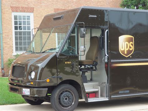 A UPS Truck. Photo by Frederick Meekins | Mail truck, Ups system, 6x6 truck