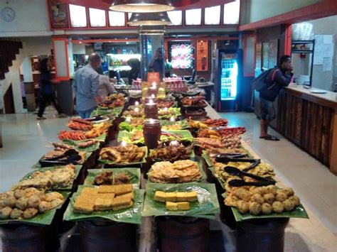 20 Tempat Makan Murah dan Enak Di Bandung Yang Kudu Kalian Datengin ...