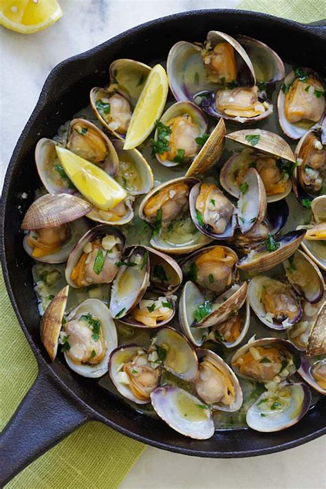 Garlic Butter Sauteed Clams | Easy Delicious Recipes