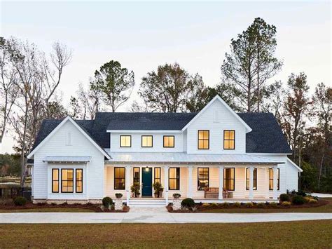 Best Modern Farmhouse Exterior Design to Enhance Your Home