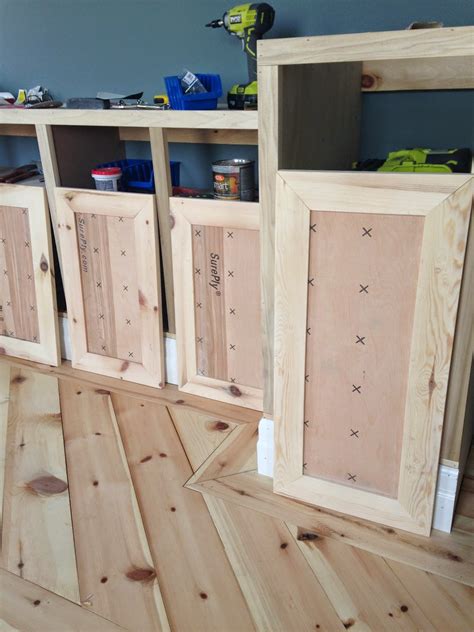 White Wood : DIY shaker doors