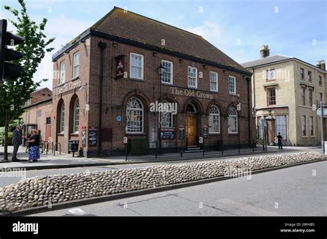 The Old Crown, Royston, Hertfordshire Stock Photo: 143733385 - Alamy