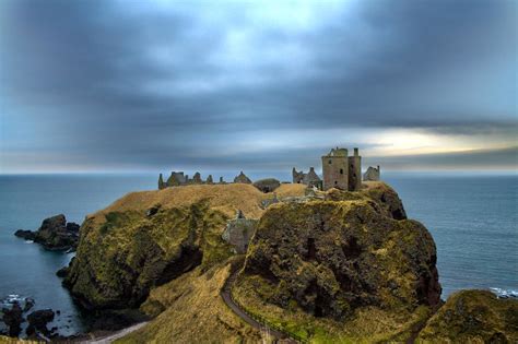 Dunnottar Castle | Dunnottar Castle sits in one of the most … | Flickr