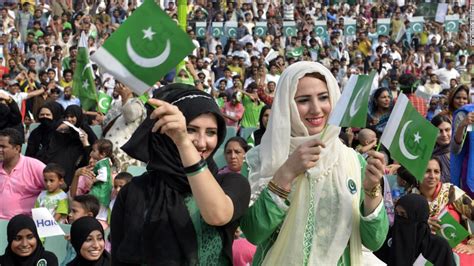 5 Inspiring Traditions Every Pakistani Follows To Show Patriotism On ...