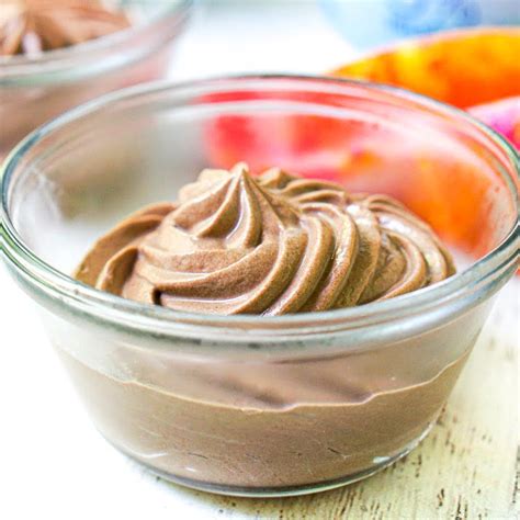 Low Carb Chocolate Soft Serve Ice Cream - 5 Minutes, 3 Ingredients ...