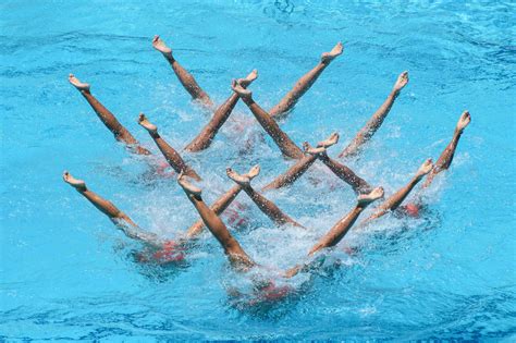 Synchronized swimmers compete in Rio de Janeiro