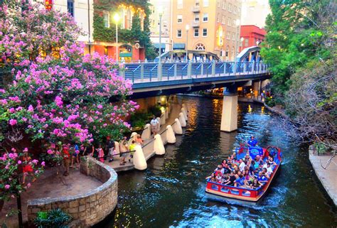 Everyone Needs To Visit The San Antonio River Walk In 2017