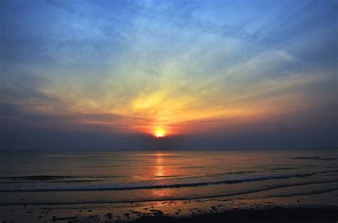 Free picture: sunrise, sky, cloud, sun, dawn, water, beach, sea, ocean ...