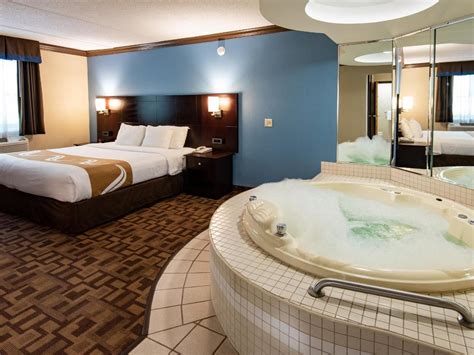 Hotels With Jacuzzi Tubs In Room Near Me / Hotel Hot Tub Suites ...