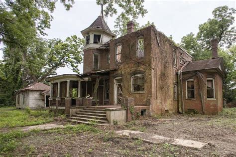 The world's most spooky abandoned houses | loveproperty.com