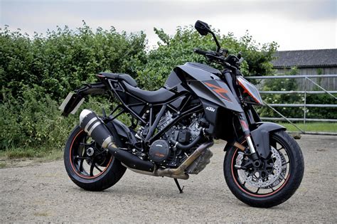 Ducati Monster 1200 S vs KTM 1290 Super Duke R review | Visordown