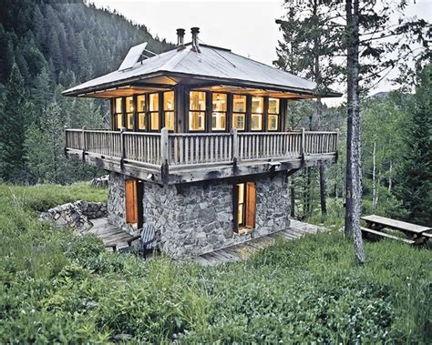 Judith Mountain Cabin in Montana, cool cabin designed to look like a ...