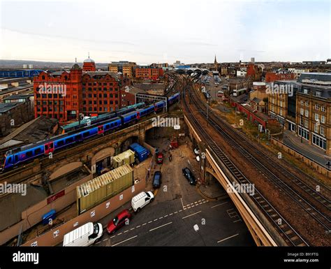 Newcastle railway station hi-res stock photography and images - Alamy