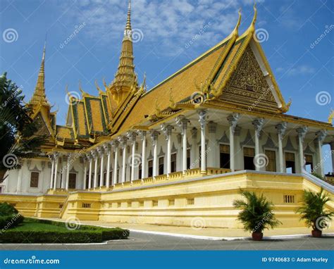 Royal Palace of Phnom Penh stock image. Image of outside - 9740683