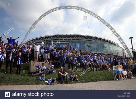 Sheffield wednesday fans hi-res stock photography and images - Alamy