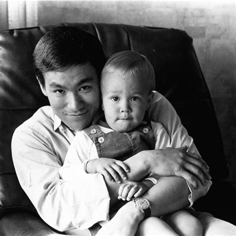 Bruce Lee & son, Brandon Lee circa 1966 : r/OldSchoolCool