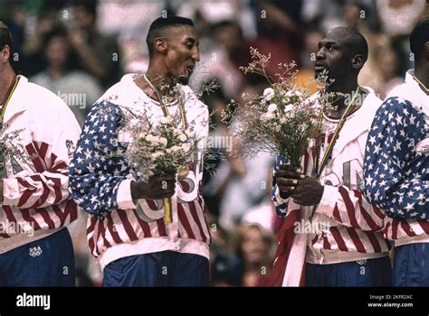 Barcelona olympics basketball 1992 hi-res stock photography and images ...