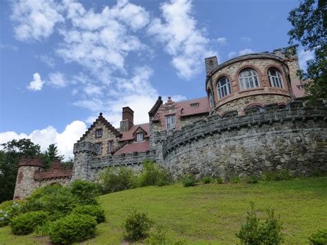 Nutfield Genealogy: Searles Castle, Windham, New Hampshire