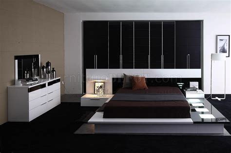 Contemporary 5 Piece Bedroom Set Impera Black White