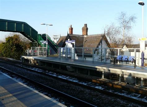 Bredbury Station © Gerald England :: Geograph Britain and Ireland