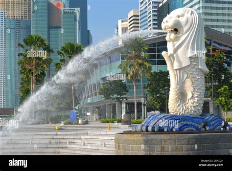 Singapore iconic landmarks hi-res stock photography and images - Alamy