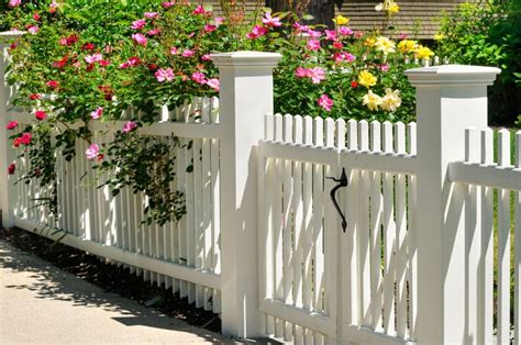 Picket Fence Designs (Pictures of Popular Types) - Designing Idea