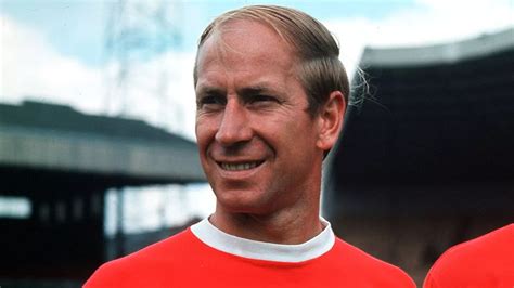 Sir Bobby Charlton dies as soccer pays tribute to England and Man Utd ...