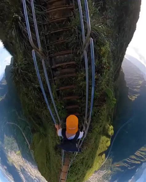 360 footage of the Stairway to Heaven hike in Oahu, Hawaii ...