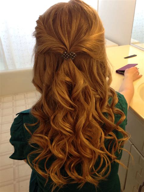 Curly prom hair. Blonde. Half up. Down. Simple. Homecoming. Cute ...