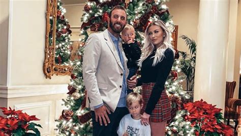 Paulina Gretzky’s Plaid Skirt On Christmas: Sexy Outfit In Family Pic ...