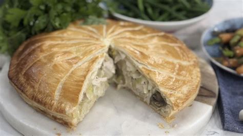 John Torode's chicken, leek and mushroom pie | This Morning