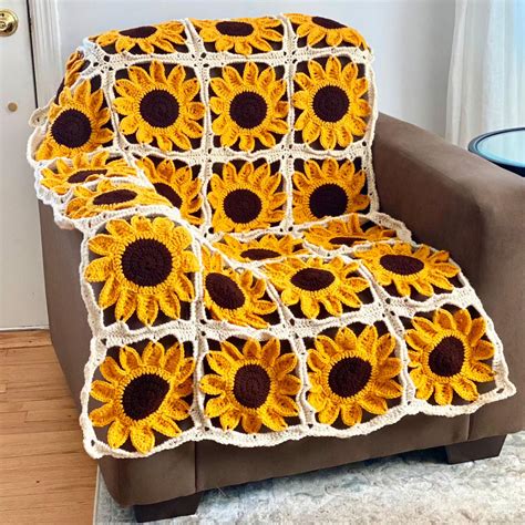 This Free Sunflower Crochet Blanket Pattern Looks Stunning and ...