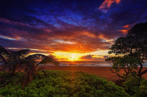 20 Stunning Photos Of The Sun Rising Around The World | Sunsets hawaii ...