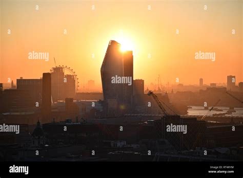 Blackfriars, London residential block Stock Photo - Alamy