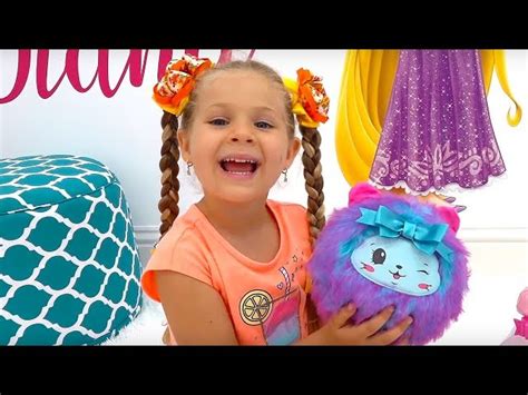 Diana and Roma search toys & surprises - Videos For Kids