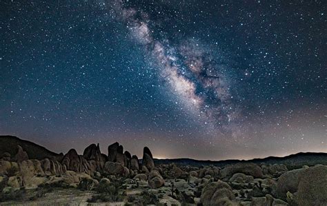 The Best Guide to Finding the Milky Way in Joshua Tree / Death Valley ...