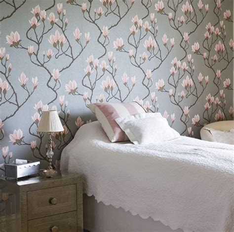 20 Floral Bedroom Ideas with Wallpaper Theme | HomeMydesign