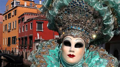 Masquerade masks, costumes highlight of 2019 Venice Carnival - CGTN