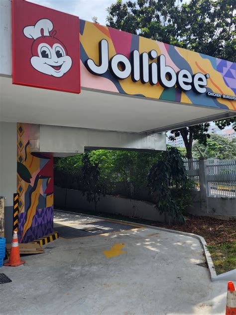 Jollibee Opens Drive-Thru In Jurong Spring, Get Your Fried Chicken To ...