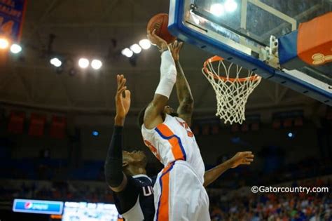 Florida Gators Chris Walker putting expectations aside | GatorCountry.com