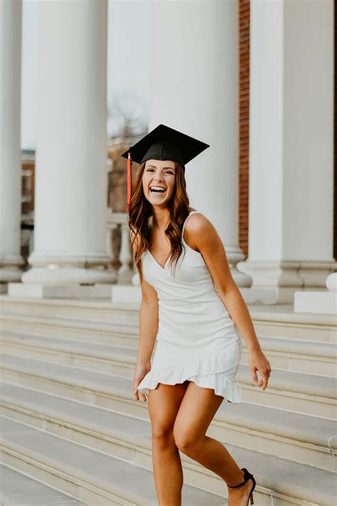 35 Gorgeous College Graduation Outfits for Women Ideas in 2023 ...