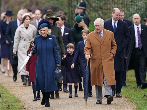 Photos show royal family members arriving at church on their first ...