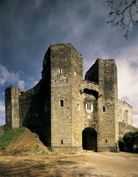 Berry Pomeroy Castle on AboutBritain.com