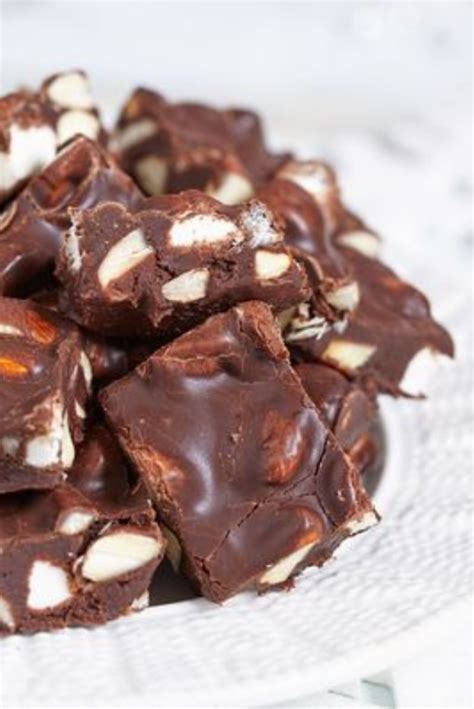 Easy Rocky Road Fudge – 12 Tomatoes