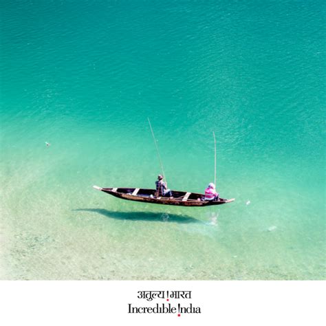 Boating in the peaceful waters of the Umngot river | Boating in ...