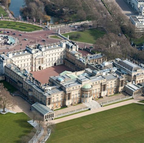 Inside Buckingham Palace Is Even More Incredible Than the Outside ...