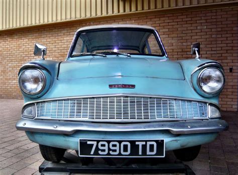 Ford Anglia Harry Potter Studio Tour - WanderingKiwi