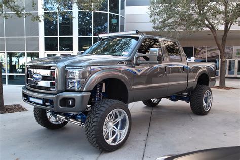 Ford F350 Super Duty Lifted - amazing photo gallery, some information ...