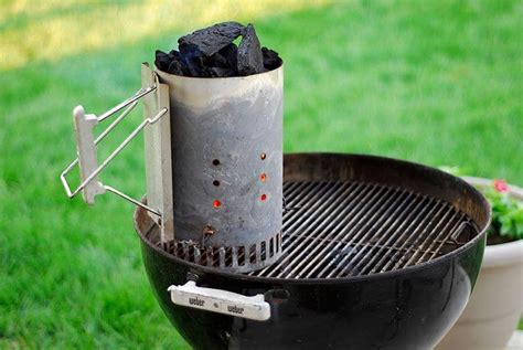 How to Use a Charcoal Chimney [BBQ Coal Lighting & Cooking Guide]